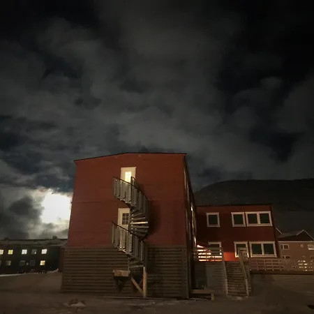 Haugen Pensjonat Svalbard Longyearbyen Exterior photo