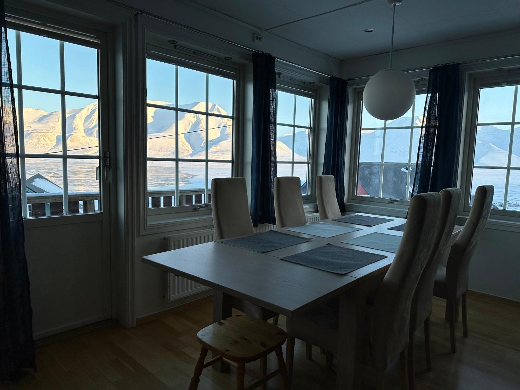 Haugen Svalbard * Longyearbyen